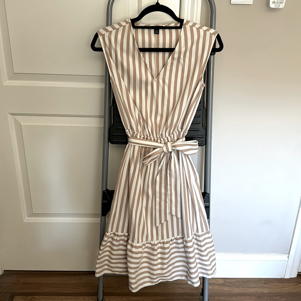 This is a beautiful pre loved stripe dress from Ann Taylor Factory